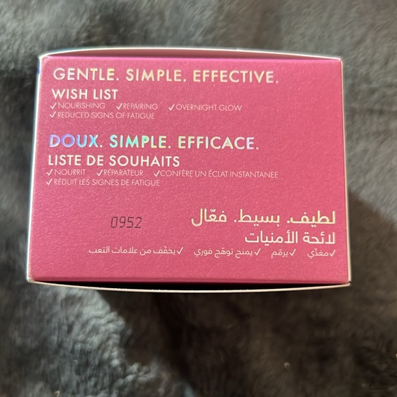 Huda Wishful Pillowgasm Cherry Glow Sleeping Mask delivers results instantly + - Picture 2 of 6